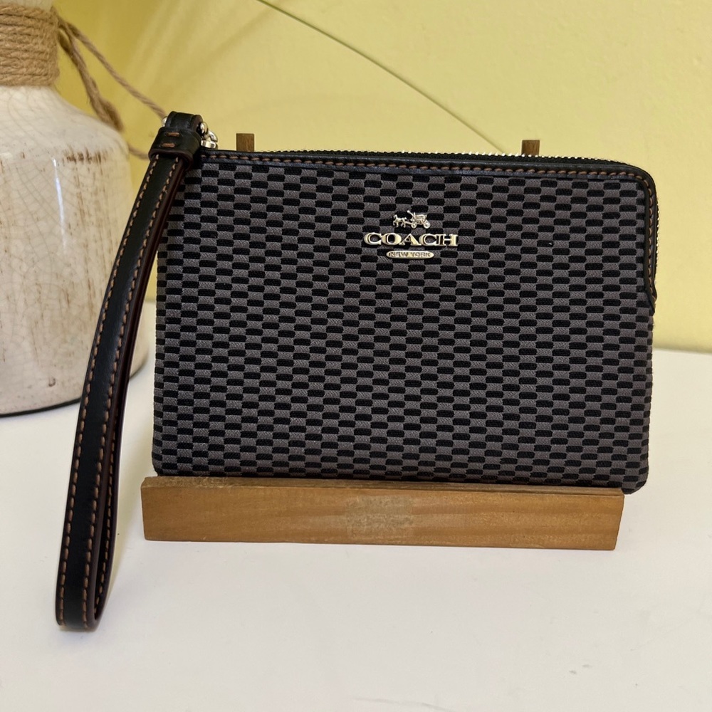 COACH CORNER ZIP WRISTLET WALLET GREY BLACK CHECKERED PATTERN - Picture 1 of 9